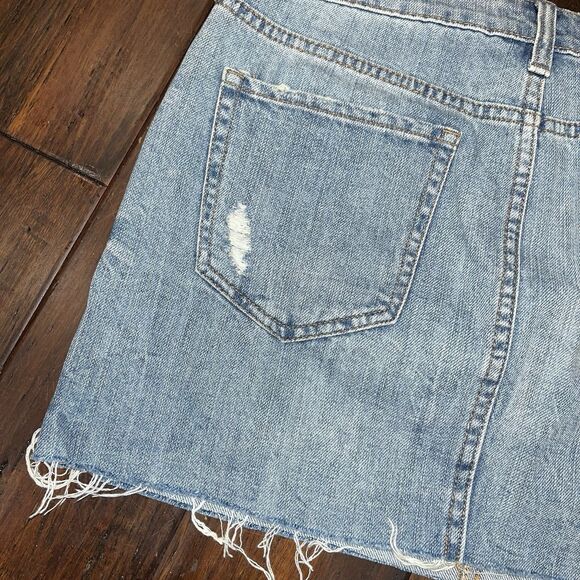 Aeropostale / Denim Blue Jean Raw Edge Hem Fringe A-Line Mini Skirt / Size 8 - Picture 4 of 7